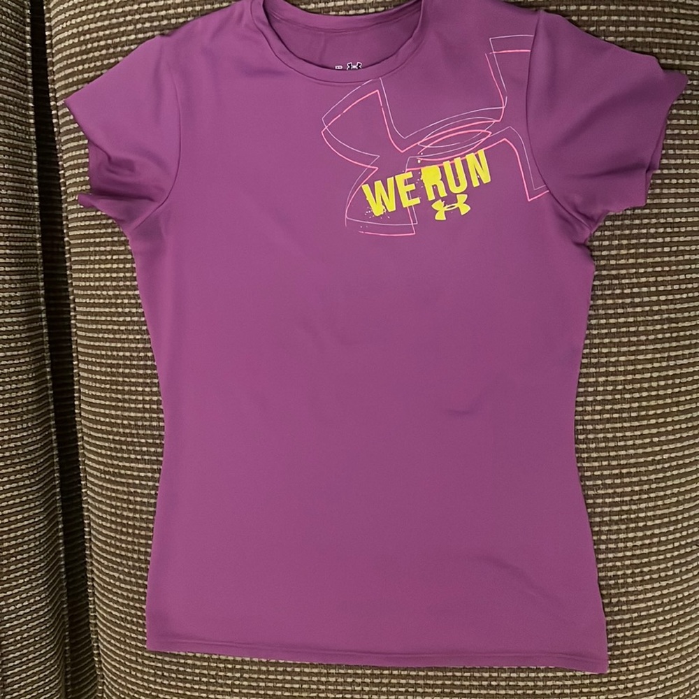 EUC under armour heat gear shirt sleeve purple size XS